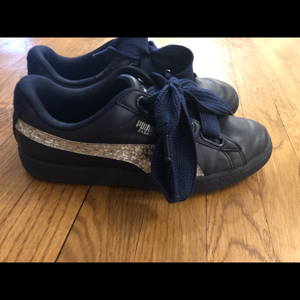 Navy Puma sneakers with silver glitter detailing.